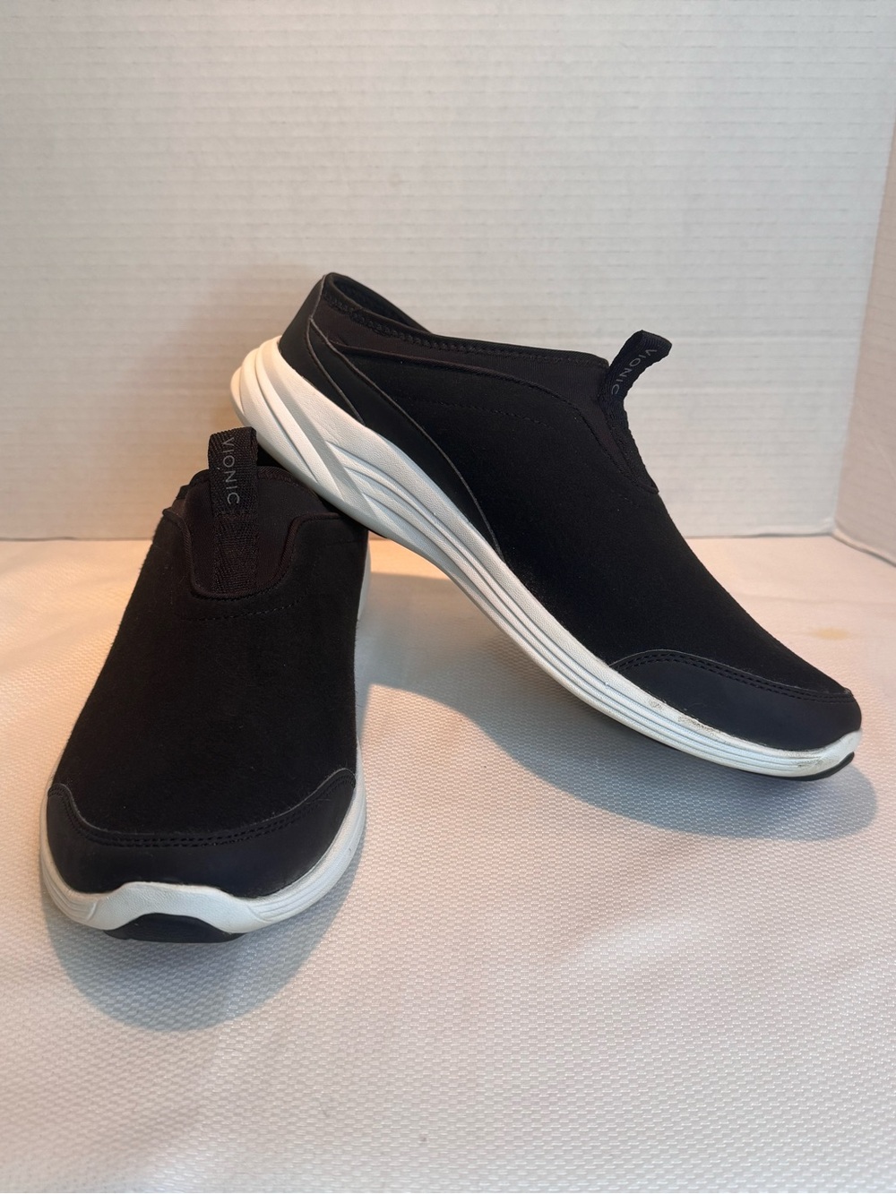 Vionic Black Slip-On Comfort Walking Shoes | Women’s Size 11